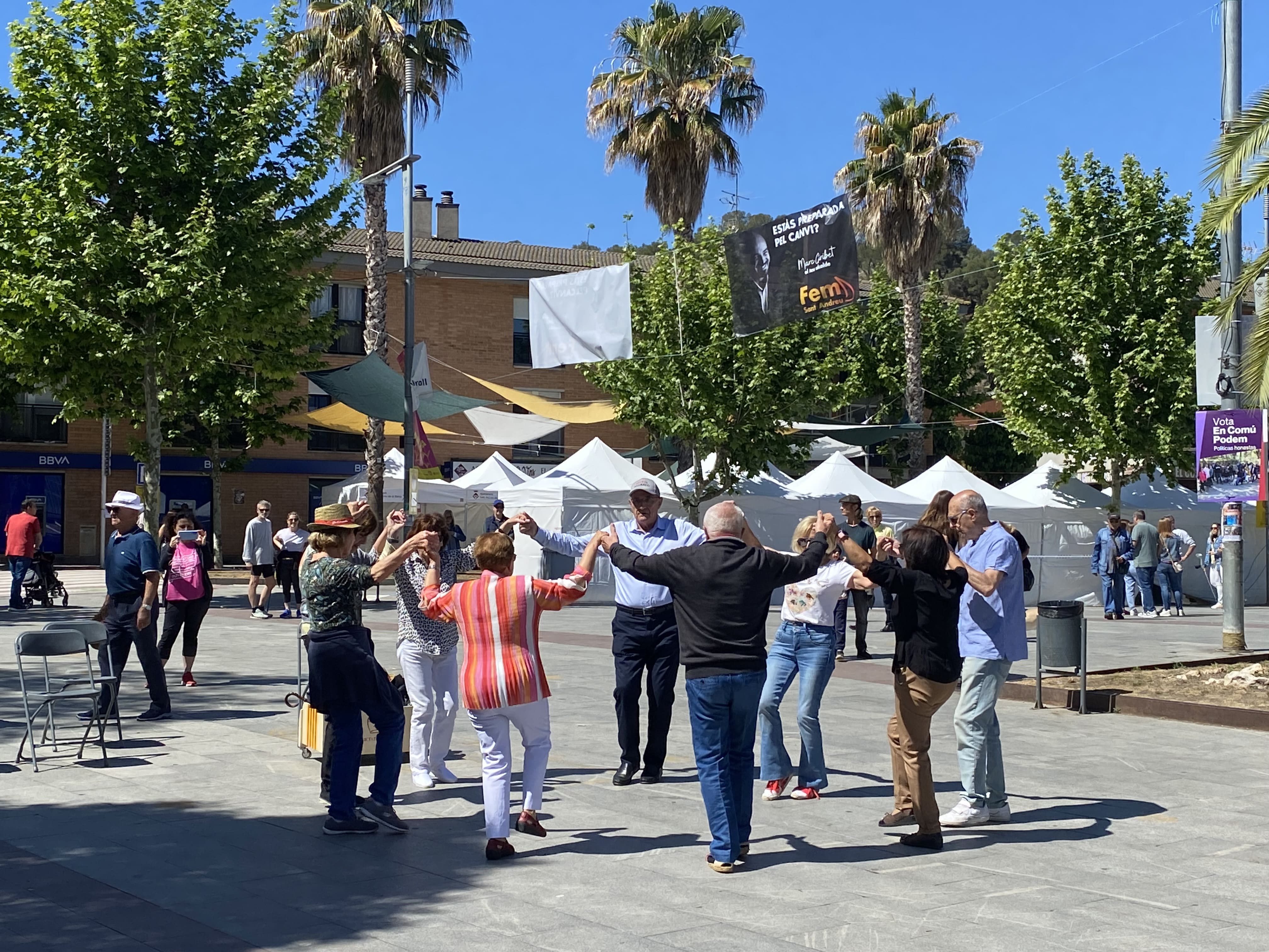 La Cobla Mediterrània torna a Sant Andreu per la tradicional ballada de sardanes.